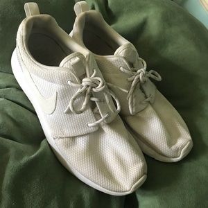 White Nike Roshes